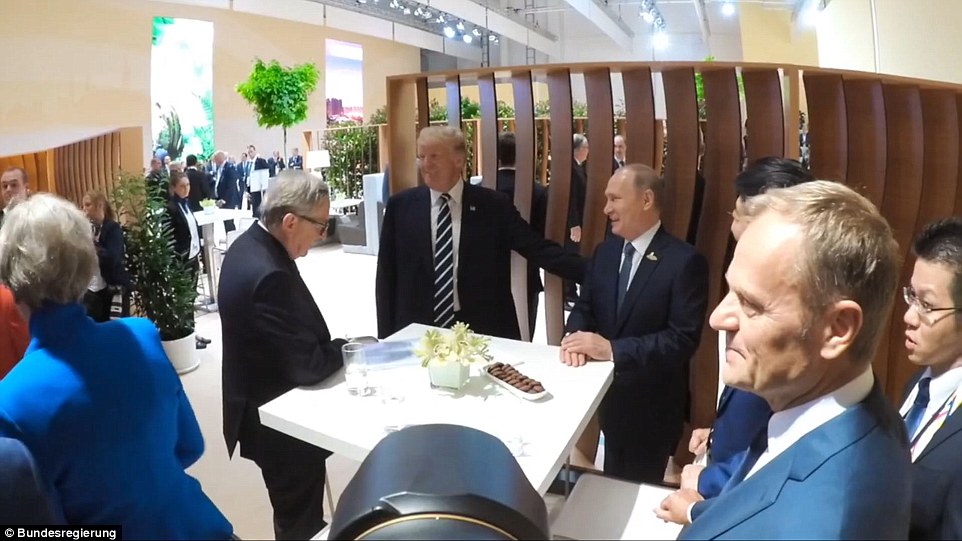 Putin ve Trump ilk kez yan yana bulundu.